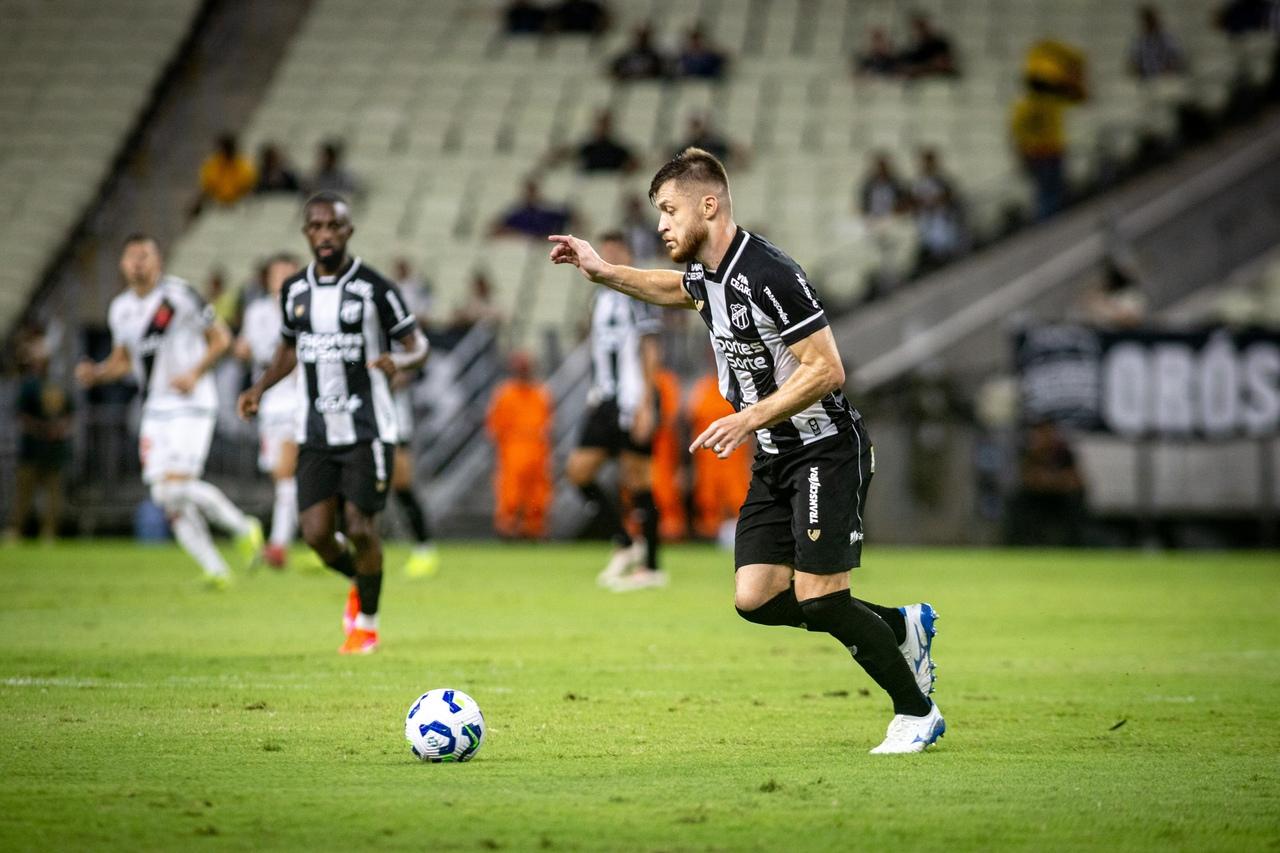 Willian Machado em campo pelo Ceará contra o Vasco