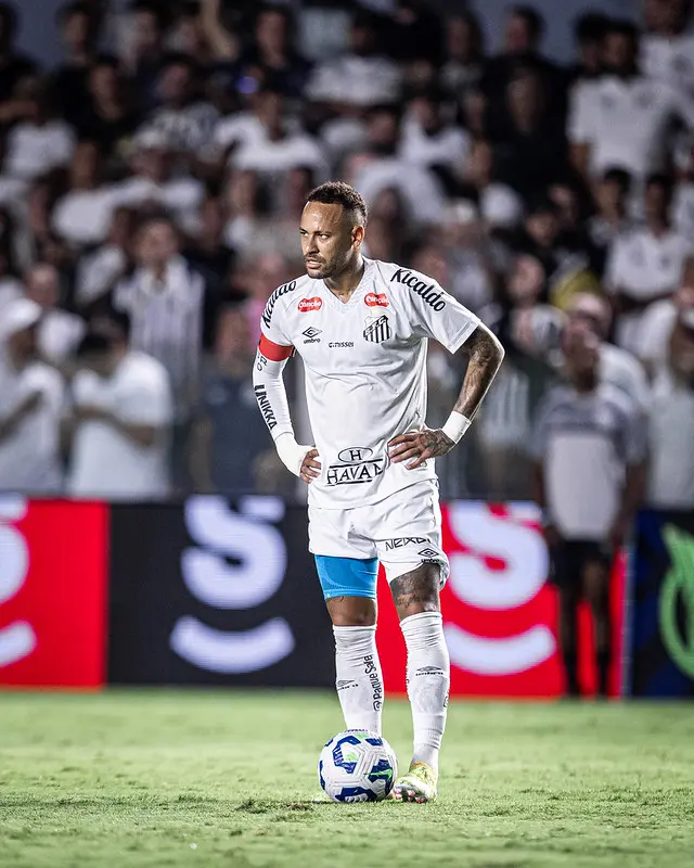 imagem mostra jogador de futebol