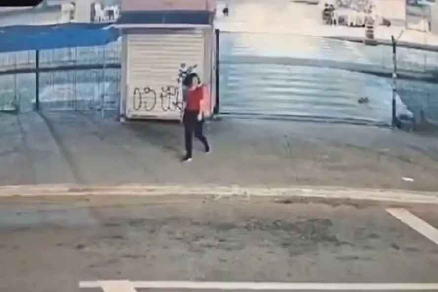 Bruna Oliveira da Silva é vista em imagem de câmera de segurança