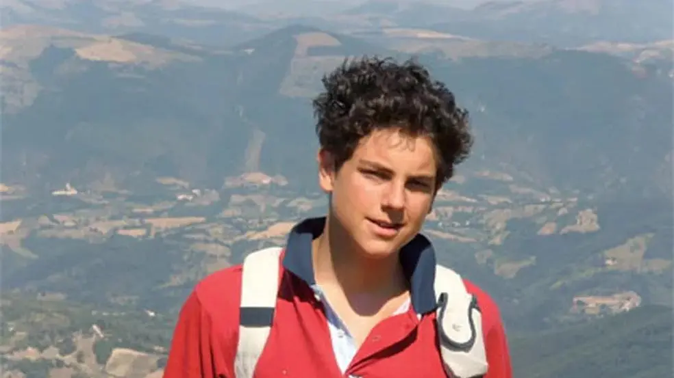 Foto do jovem italiano Carlo Acutis, que seria canonizado no próximo fim de semana