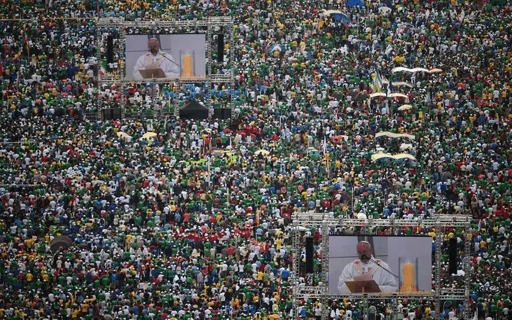 foto de Papa Francisco no Brasil em Copacabana