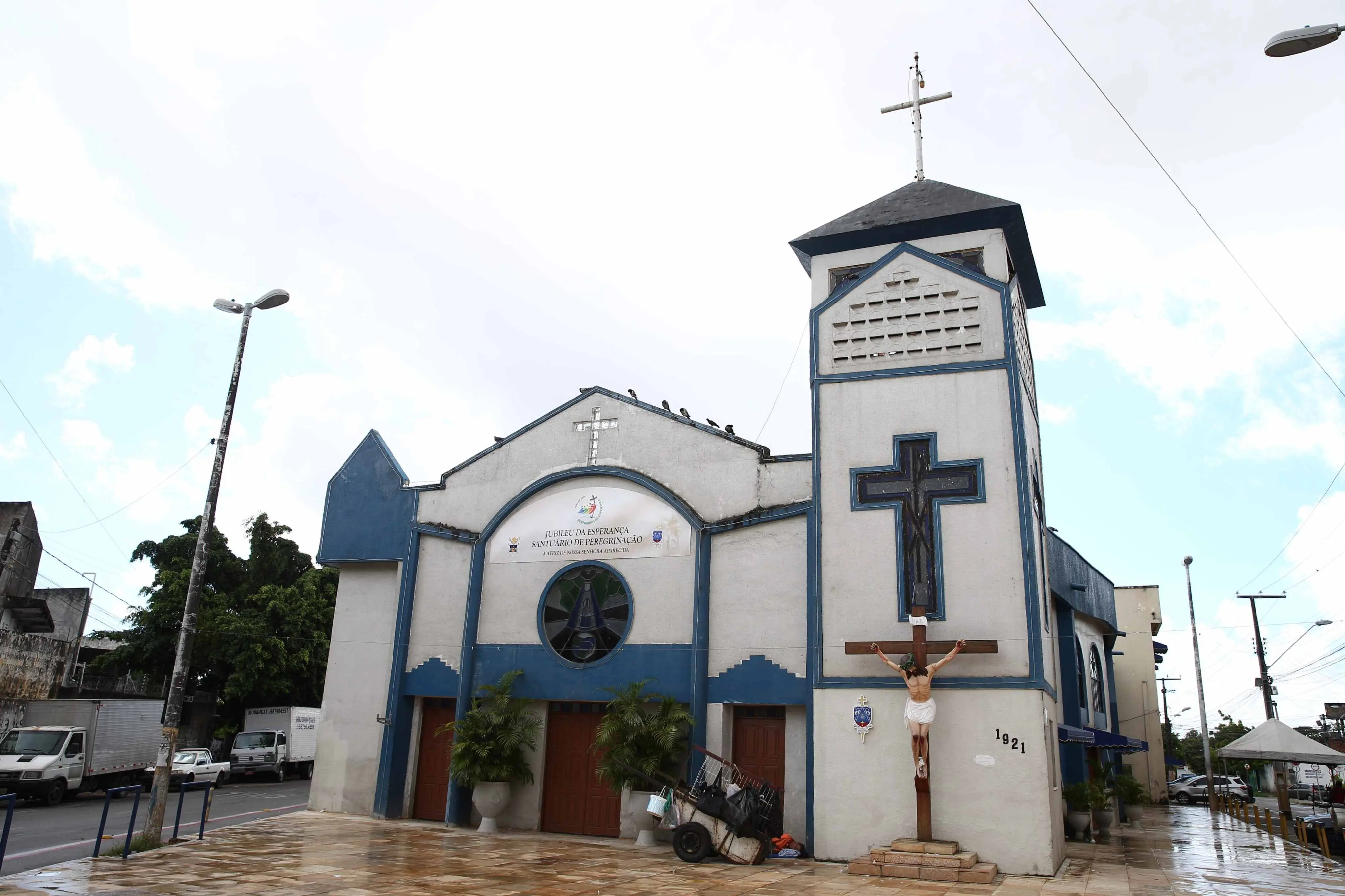 Fachada da Paróquia Nossa Senhora Aparecida, em Fortaleza