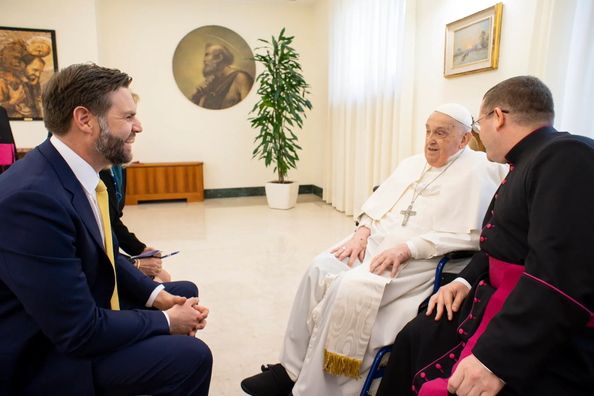 Na imagem vemos o vice-presidentre americano JD Vance em conversa com papa Francisco