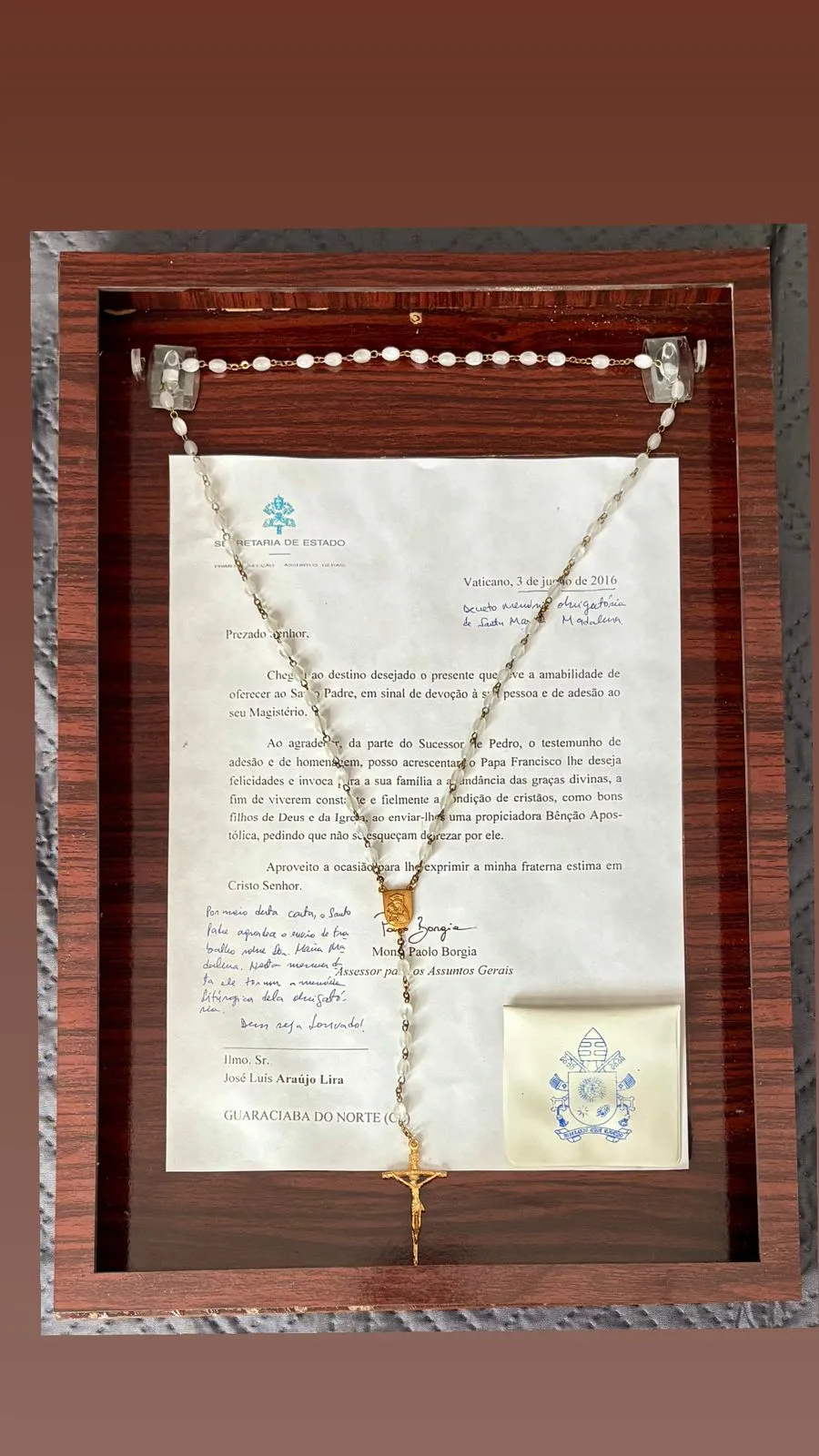 Cearense recebeu rosário de presente do papa Francisco