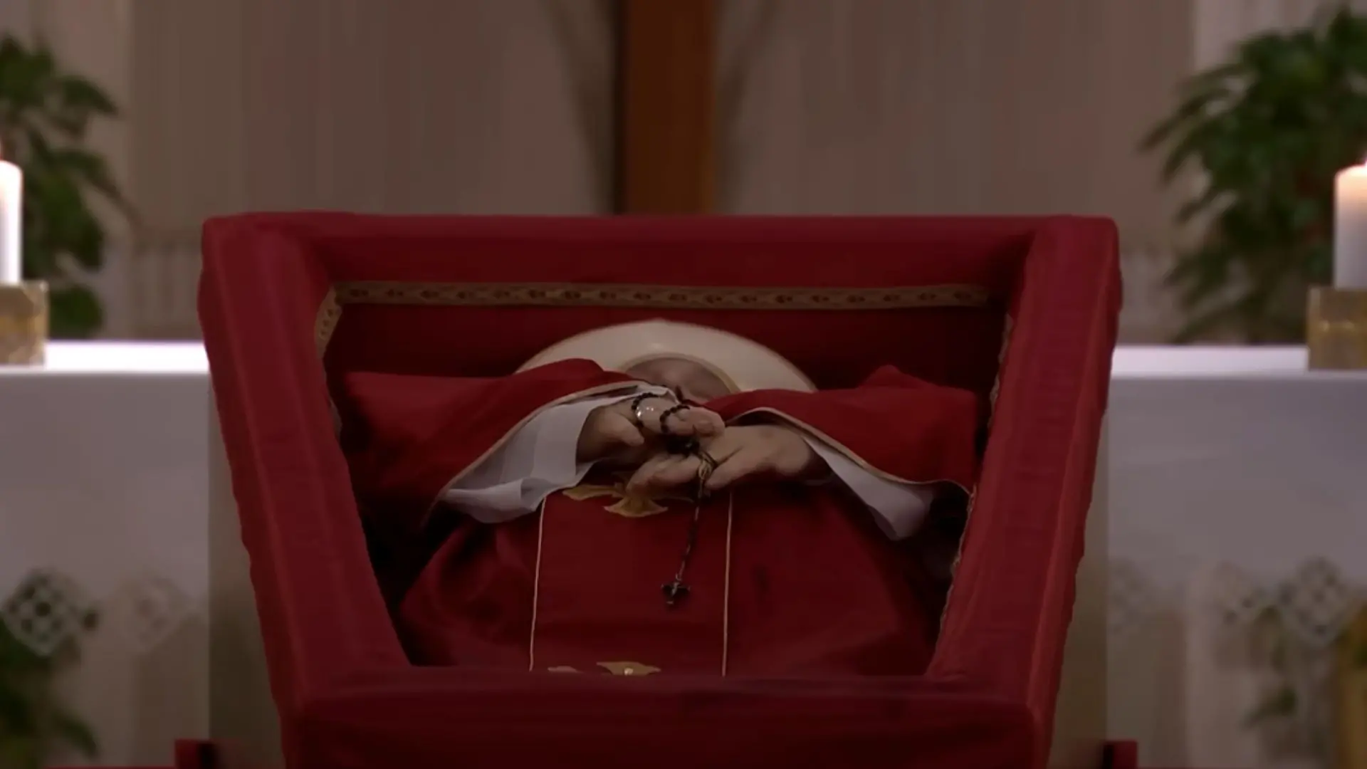 Para Francisco com suas vestes e ornamentos do seu velório