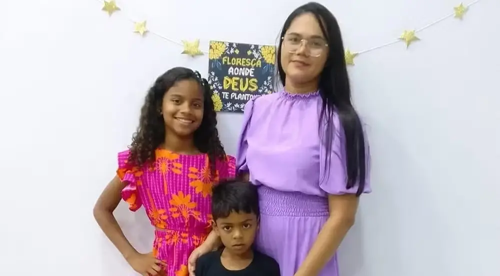 A família que recebeu o ovo envenenado: Mírian Lira e seus filhos Evelyn e Luis Fernando, que morreram após ingerir o chocolate