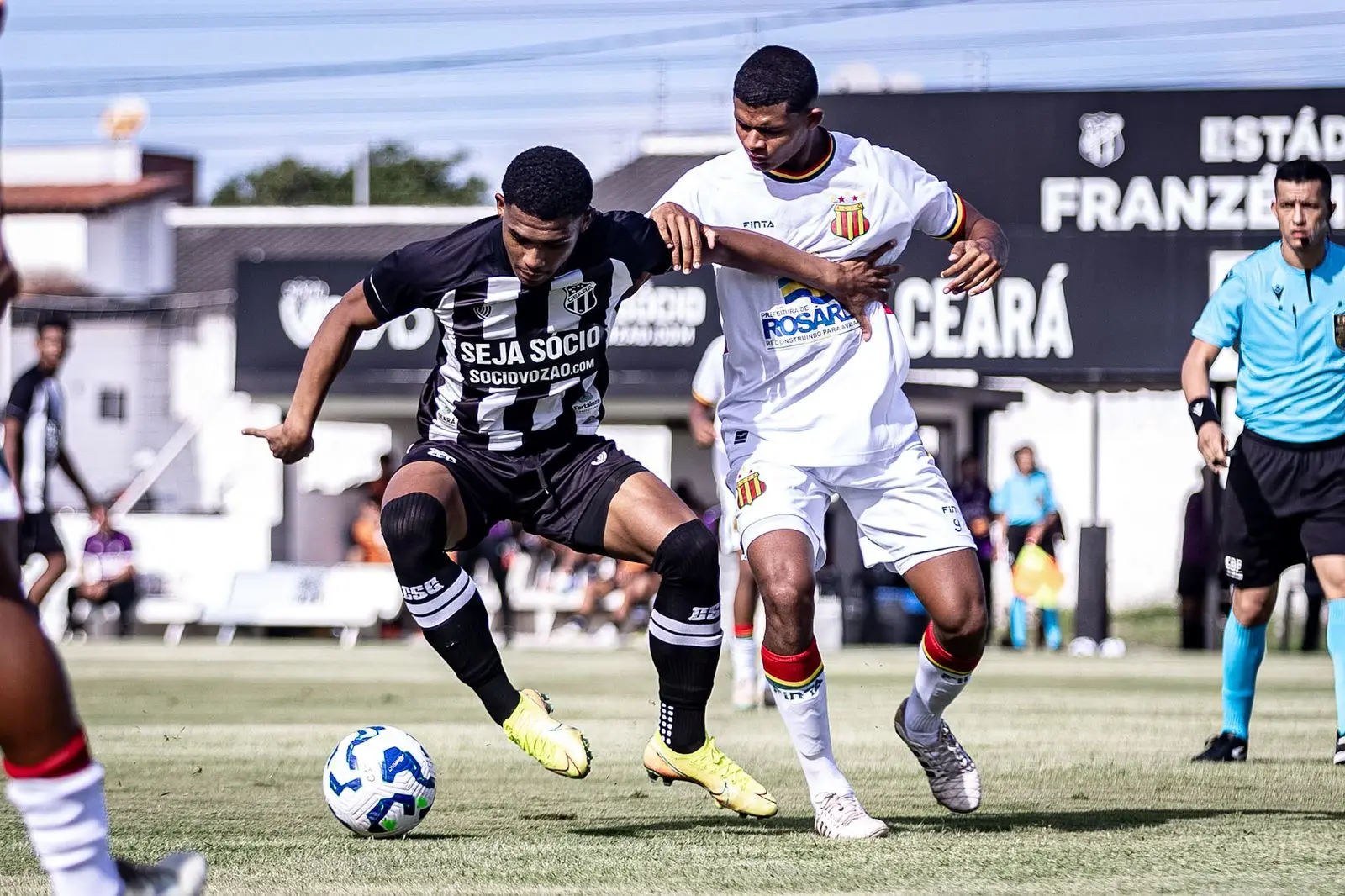 Foto de Ceará x Sampaio Corrêa, em duelo válido pela Série B sub-20.