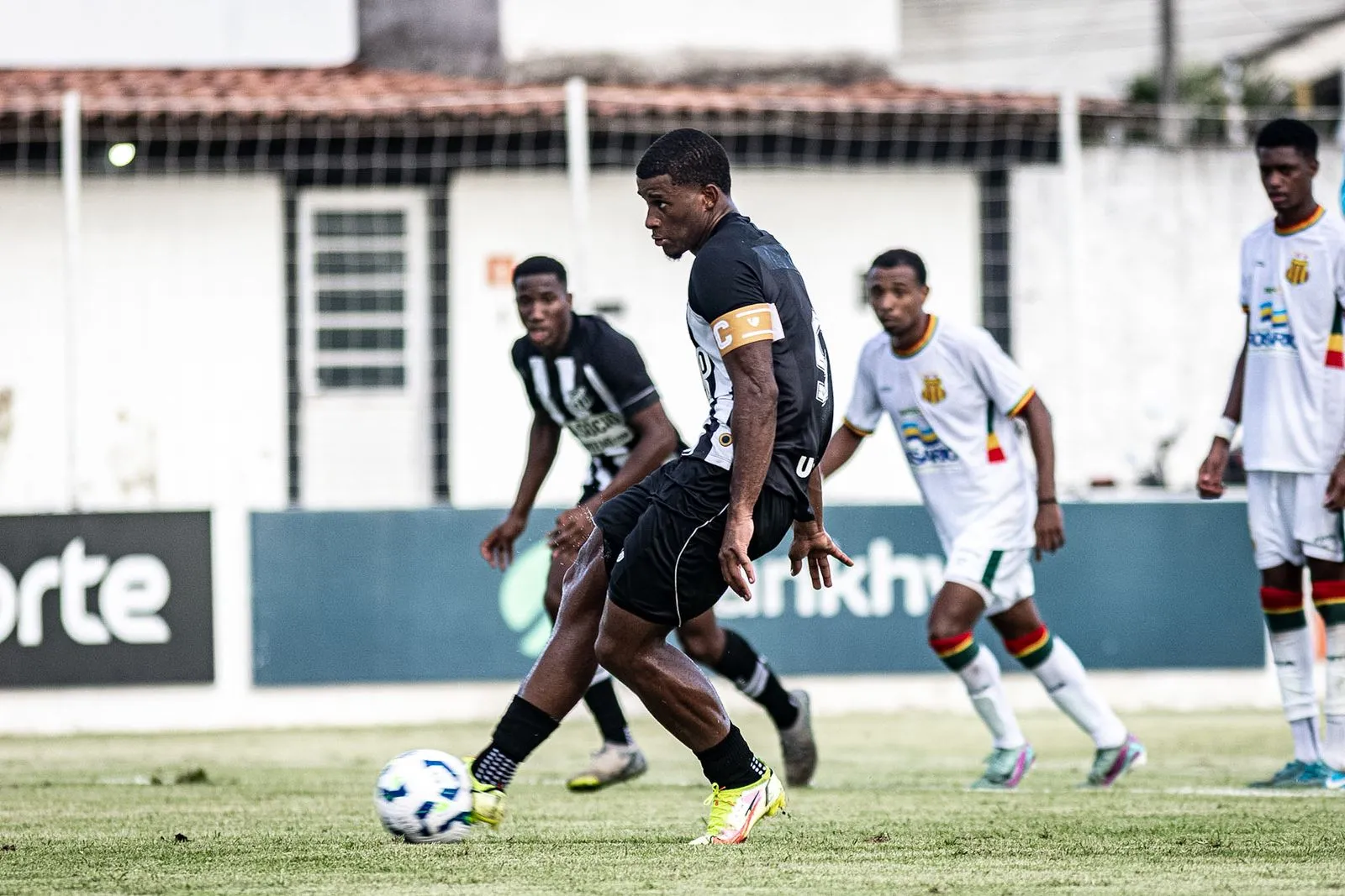 Gabriel Amaral, atacante, marcou seu terceiro gol na competição e é o artilheiro da equipe do Ceará no torneio.