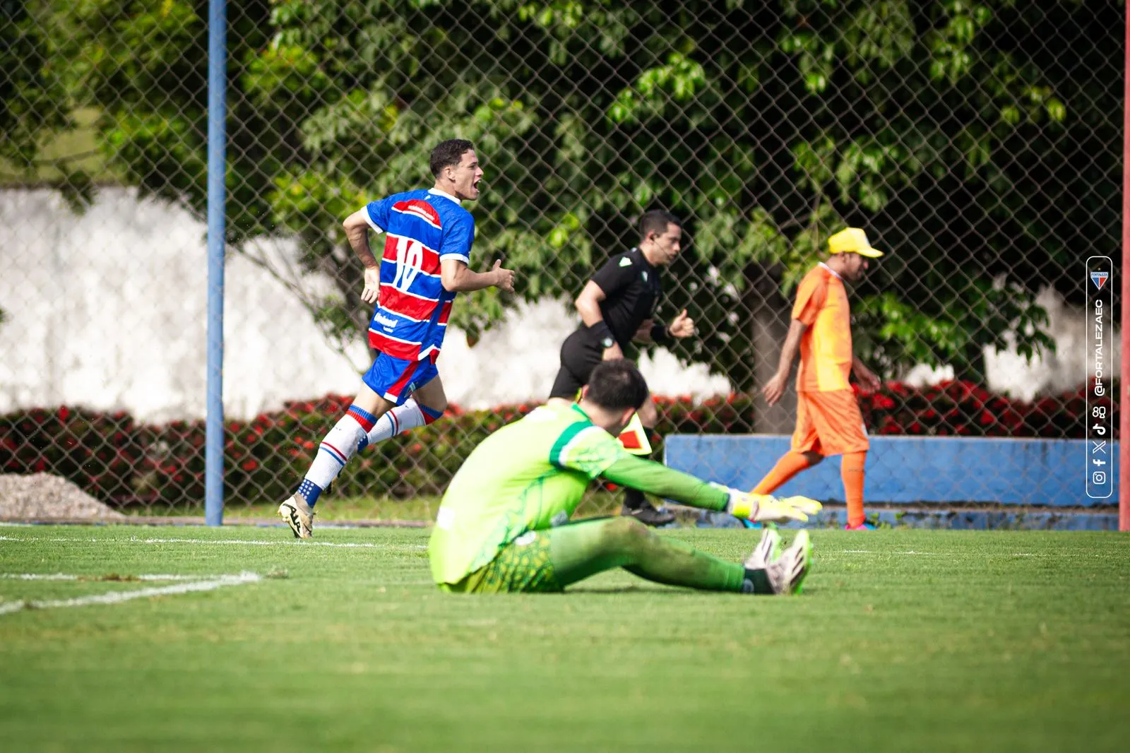 Peterson, camisa 10 Tricolor, fez um gol e deu uma assistência na vitória sobre o Juventude.
