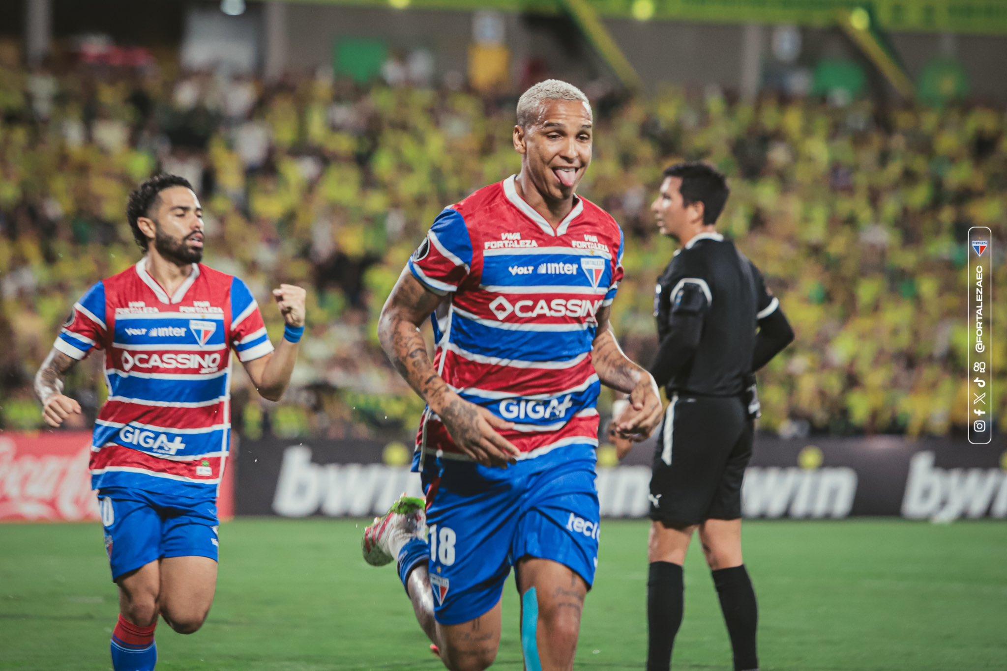Foto de Deyverson em Atlético Bucaramanga x Fortaleza na Libertadores 2025