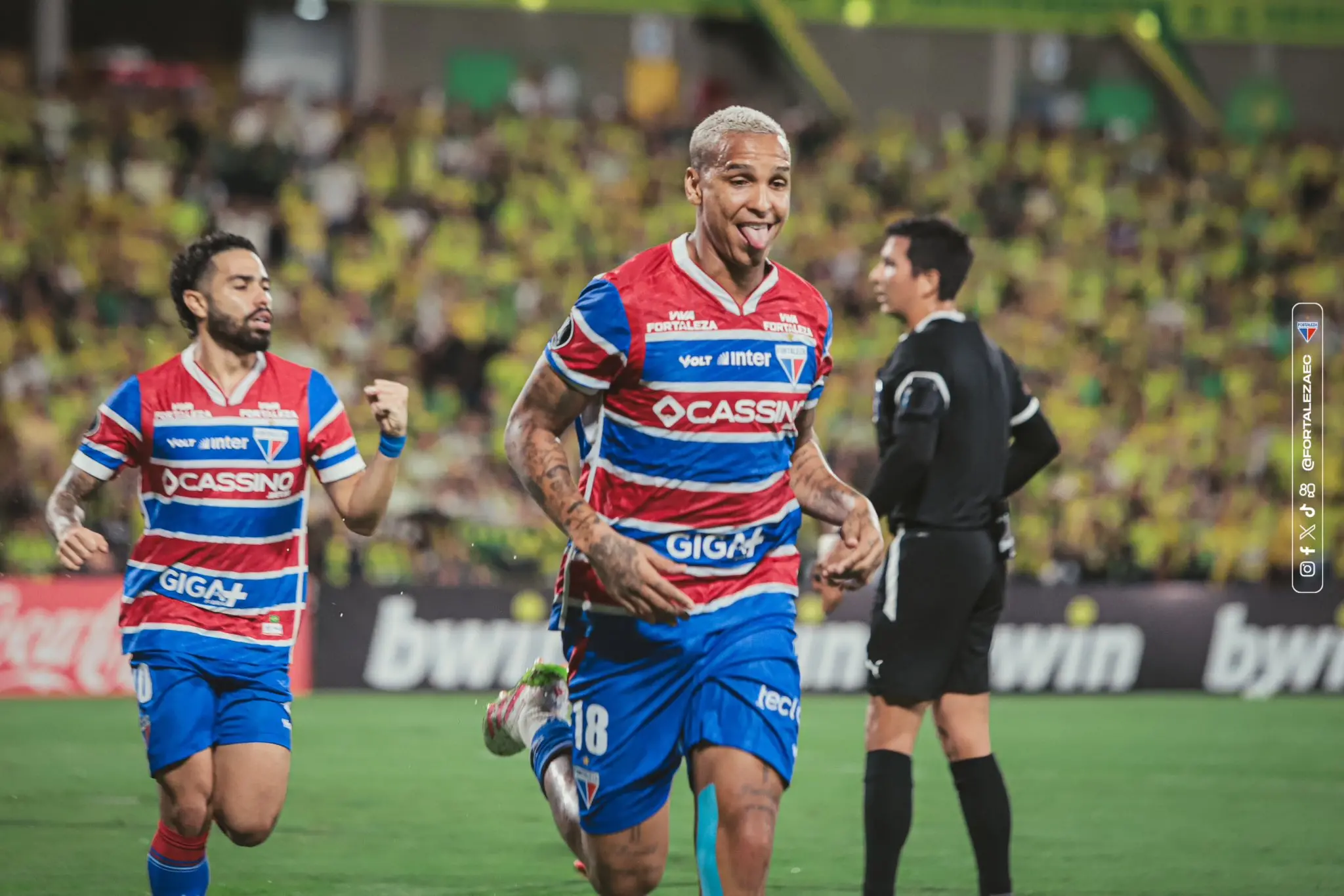 Foto de Deyverson em Atlético Bucaramanga x Fortaleza na Libertadores 2025