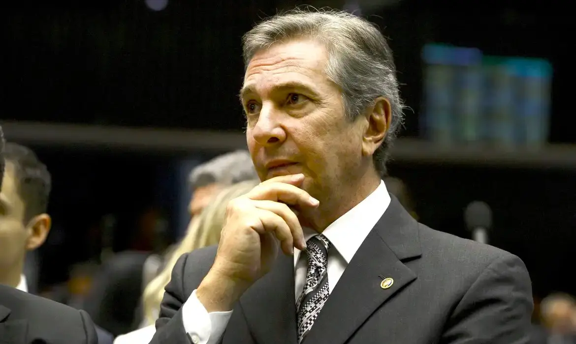 Fernando Collor de Mello no plenário do Senado para matéria onde Moraes determina prisão do ex-presidente