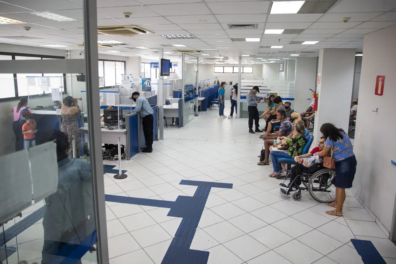 Foto mostra parte interna do INSS