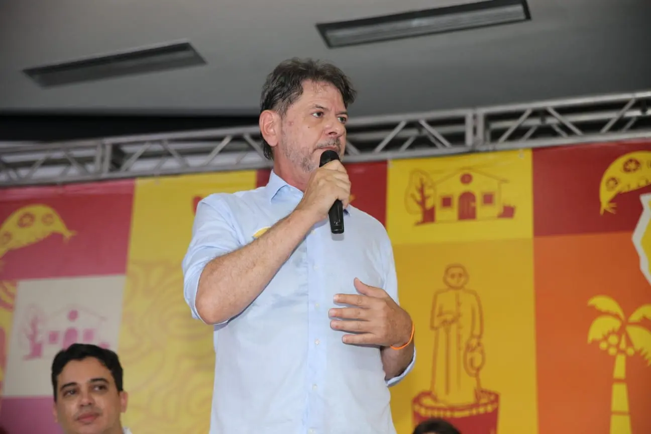 Convite foi feito durante discurso no XVI Congresso Estadual do PSB Ceará, neste domingo (27)
