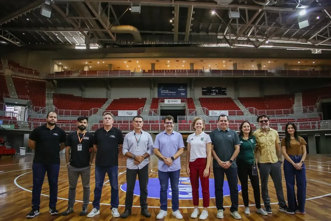 Yane Marques ao lado de Rogério Pinheiro, secretário do Esporte do Estado, em visita ao CFO, no mês de março.