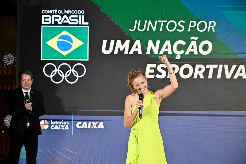 Yane Marques durante a festa da posse da gestão 
