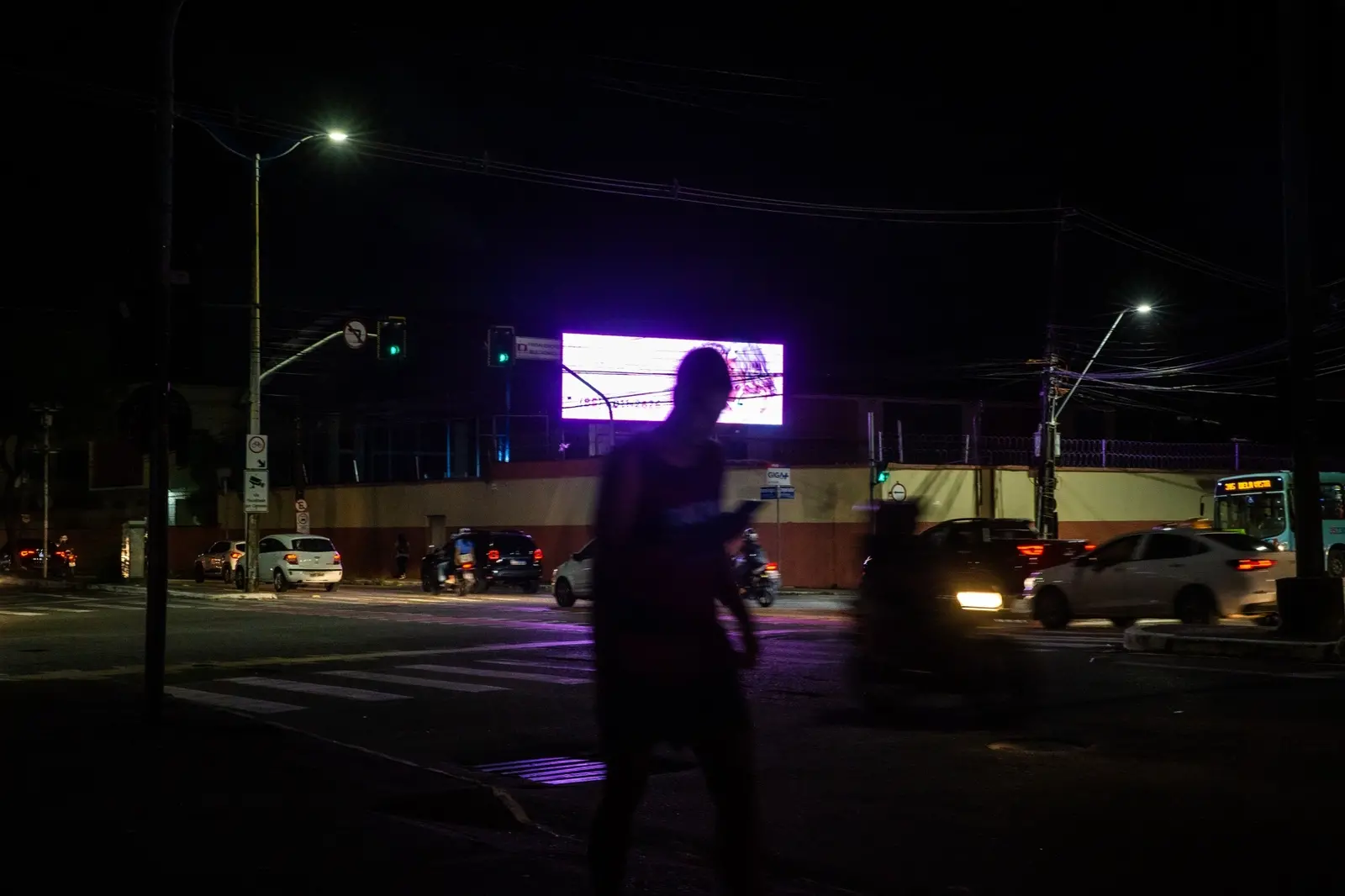 Outdoor de LED na avenida Domingos Olímpio
