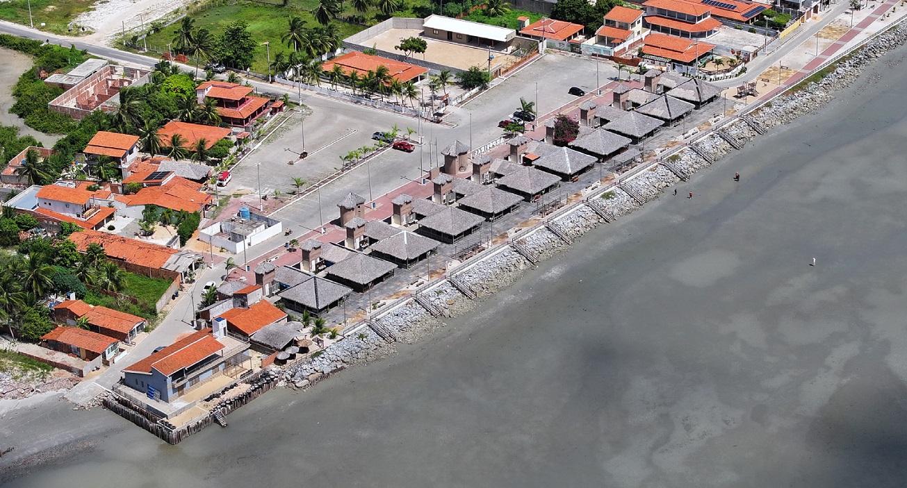 Foto do avanço do mar na Praia de Arpoeiras, em Acaraú