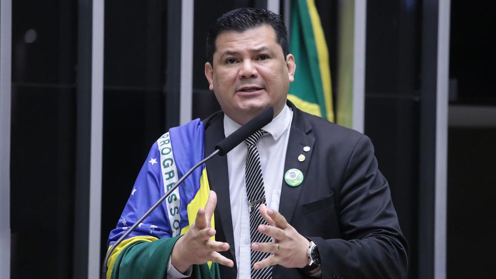 Foto que contém o deputado Gilvan da Federal
