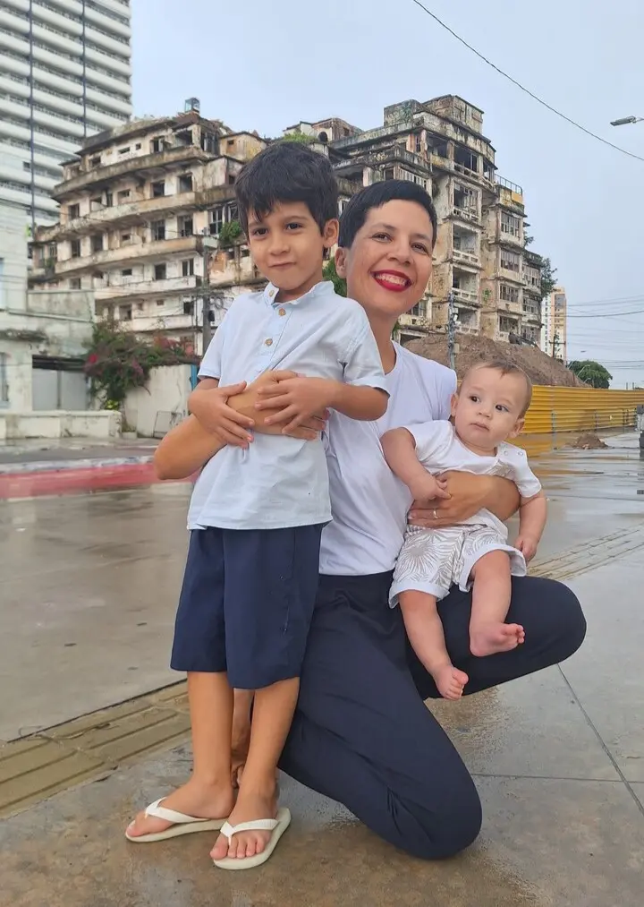 Alê Oliveira começou a escrever livros infantis após ser mãe, e uniu interesse pela pesquisa ao novo ofício