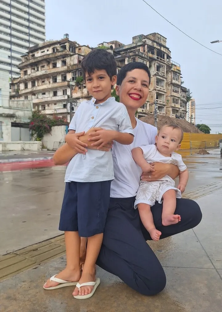 Alê Oliveira começou a escrever livros infantis após ser mãe, e uniu interesse pela pesquisa ao novo ofício