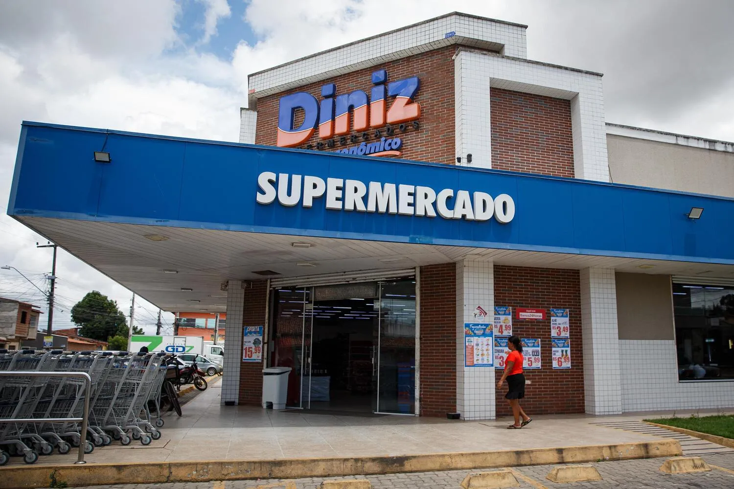 Loja do Diniz Supermercados em Fortaleza, no bairro Bom Jardim, no cruzamento das ruas Zacarias Florindo com Oscar França. Unidade deixou de ser operada pelo Diniz em abril de 2025.