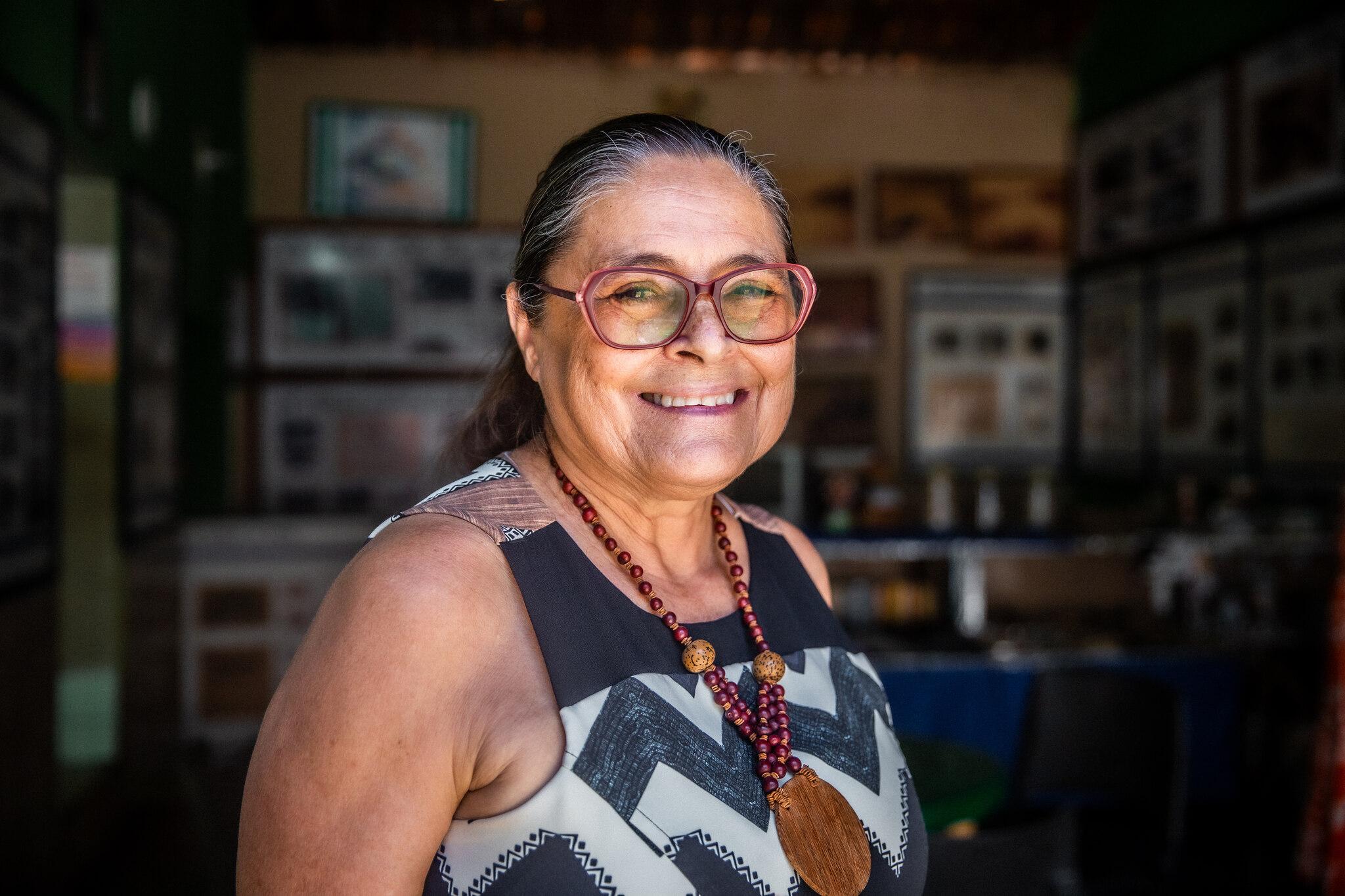 Professora Mauricéa Medeiros, sorrindo