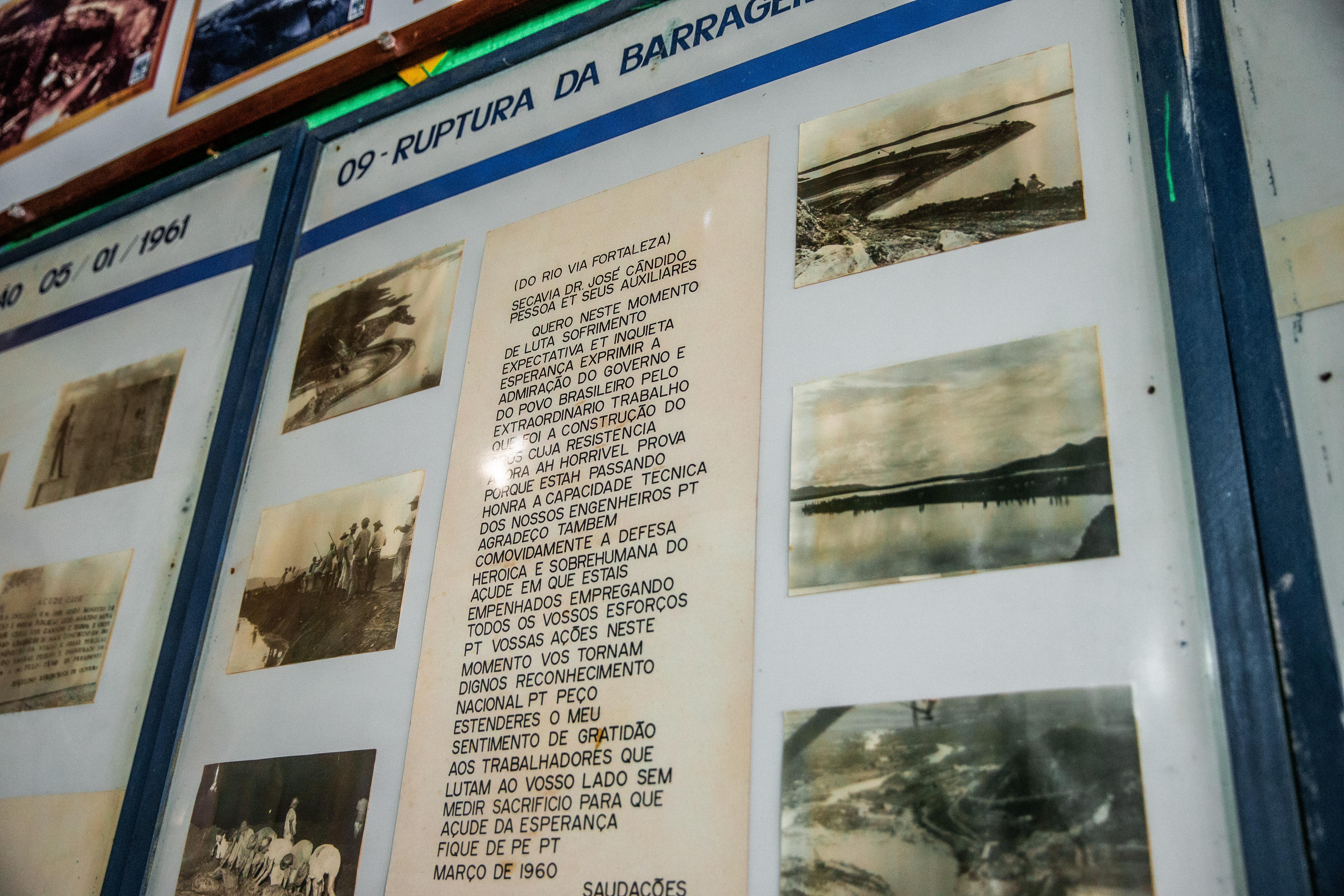 Painel com imagens do arrombamento do Orós