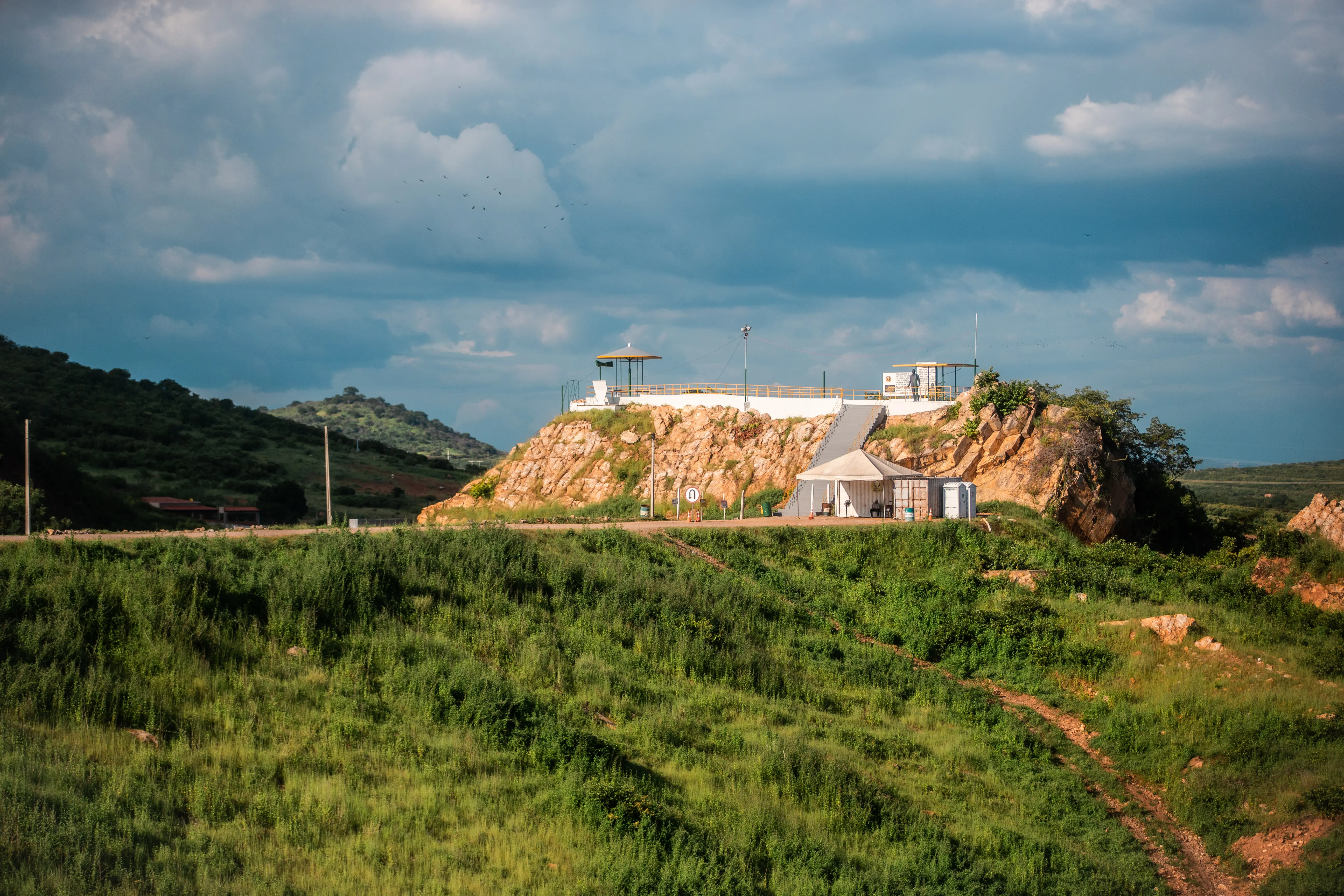 Mirante para observar o açude