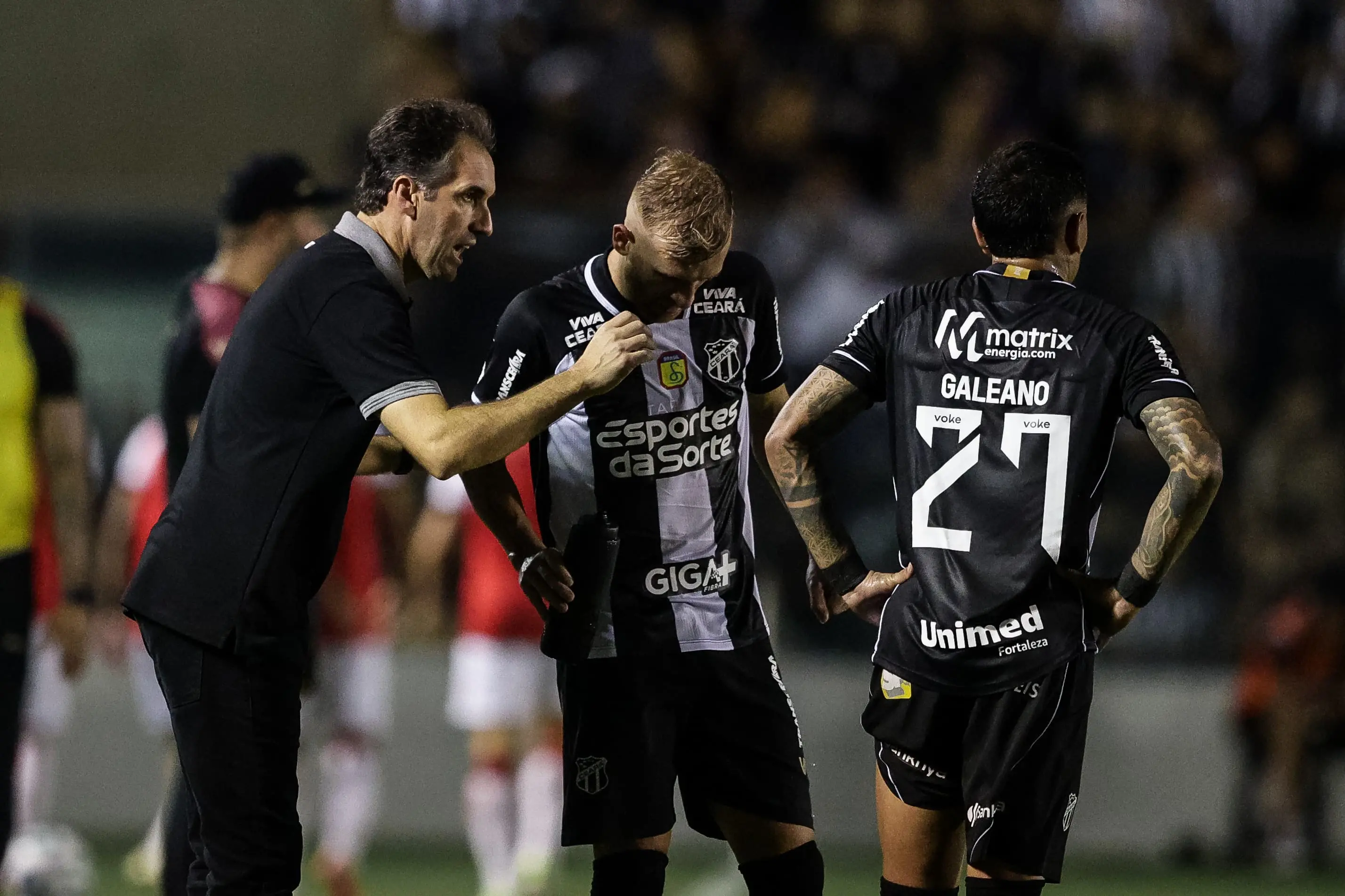 Léo Condé em ação no comando do Ceará contra o Vitória-BA