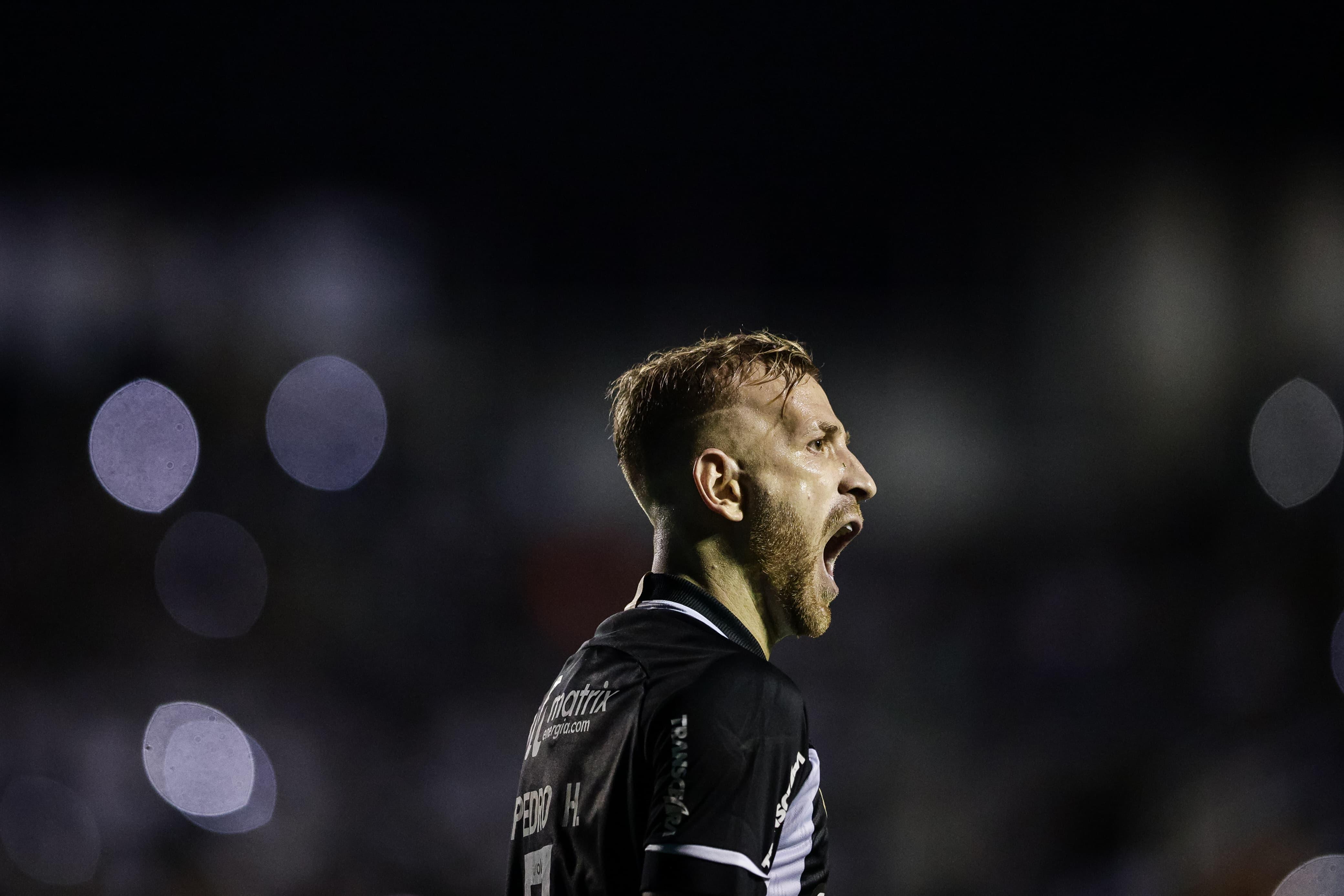 Pedro Henrique comemora gol pelo Ceará