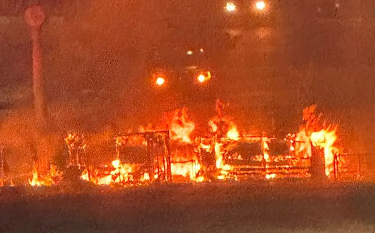 Fogo durante protesto no Vila do Mar