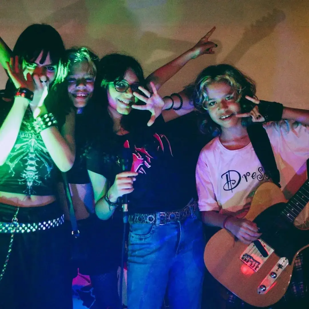 Registro do primeiro show com a formação completa, em 28 de março deste ano