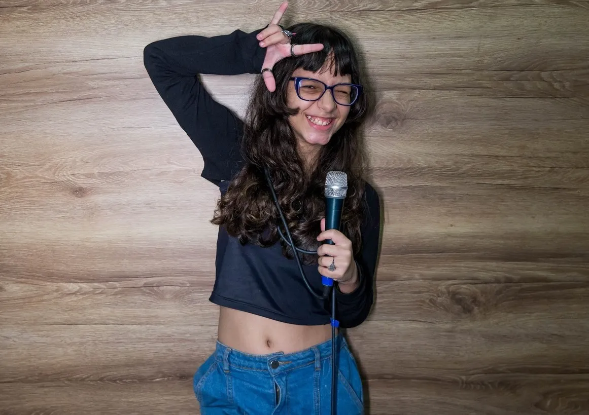 Sophia Foxy (vocal)
