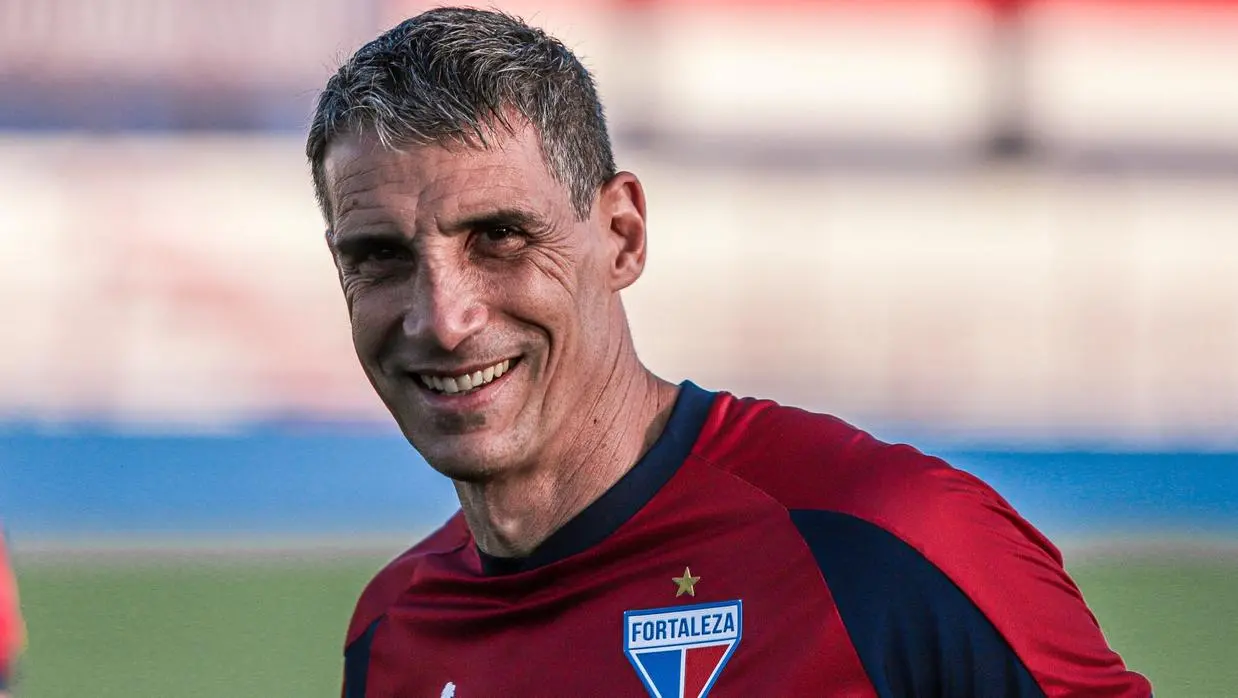 Foto de Vojvoda, treinador do Fortaleza