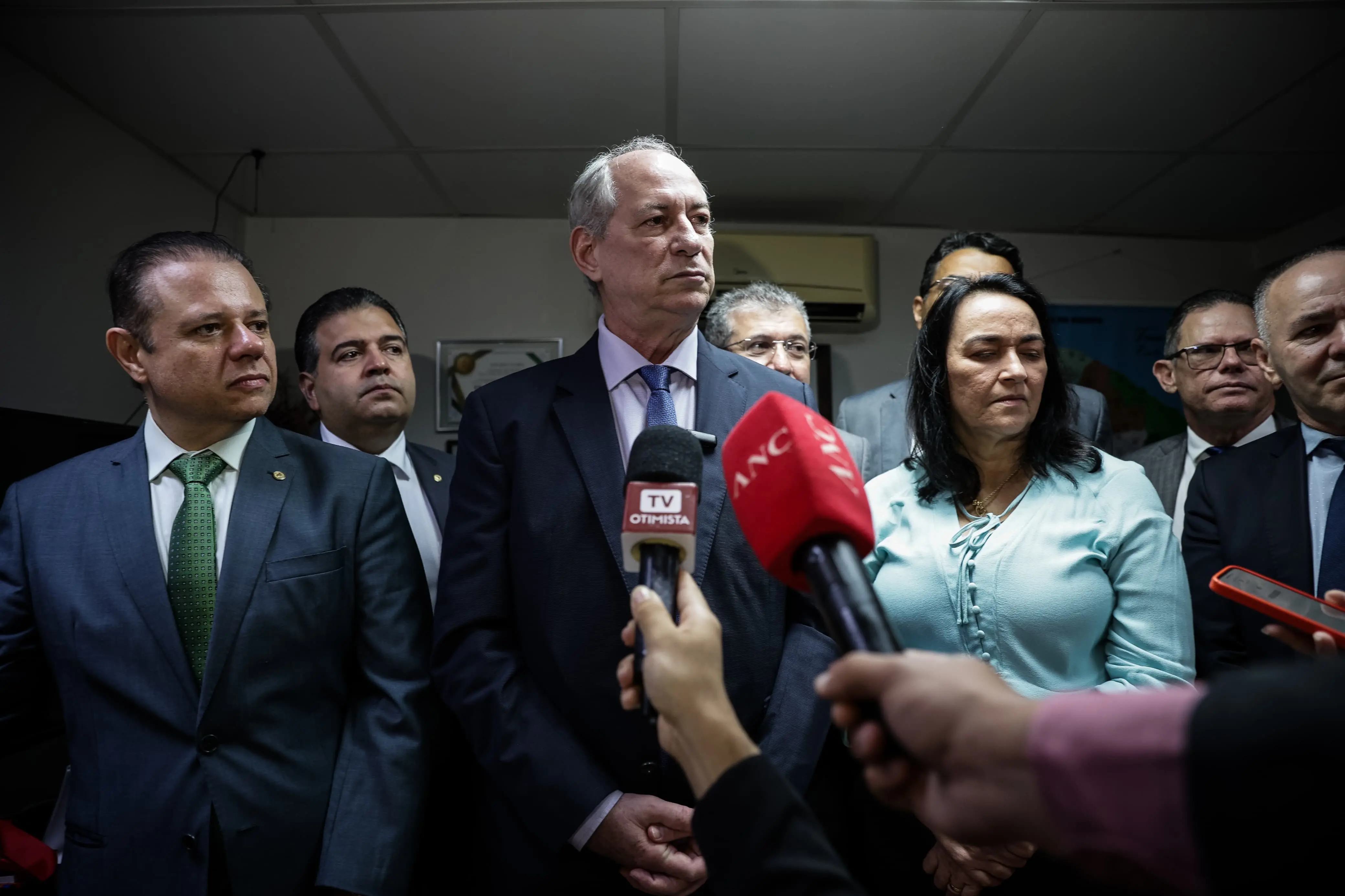 Ciro Gomes e deputados estaduais da oposição