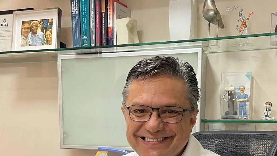 Professor da UFC, ginecologista especialista em saúde da mulher