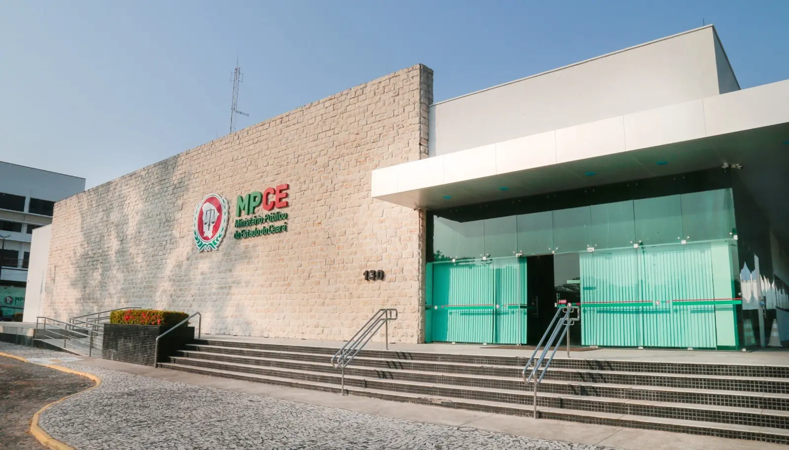 Foto da fachado do MPCE
