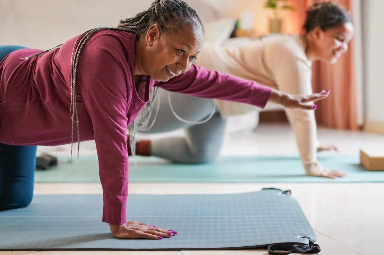 Aulão de yoga para mães é uma das atividades gratuitas do fim de semana