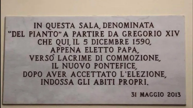 Placa na Sala das Lágrimas que explica o motivo do ambiente receber esse nome