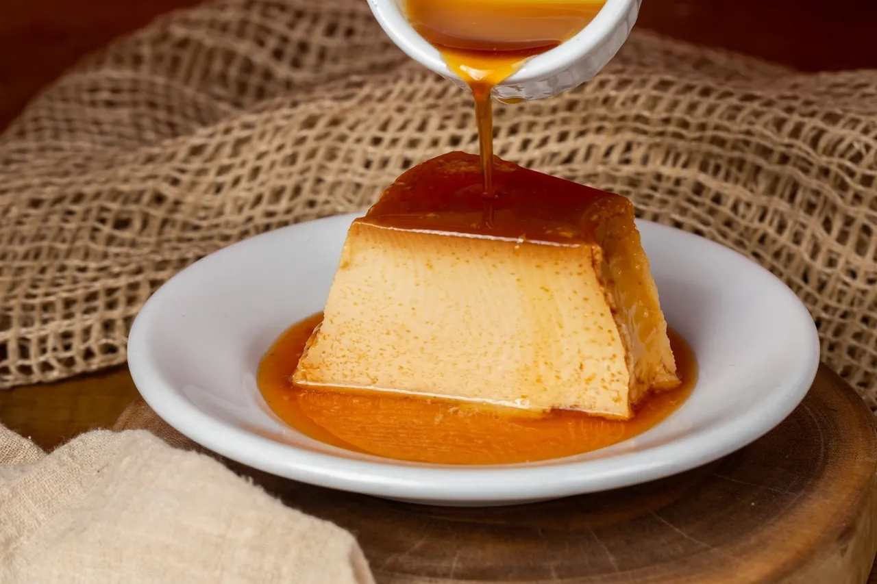 Calda de caramelo dá um toque especial a sobremesa