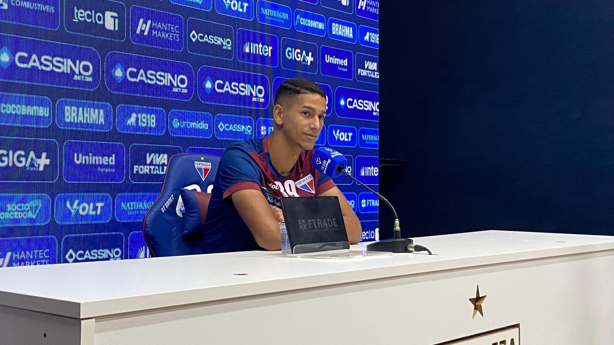 Foto de Gustavo Mancha, zagueiro do Fortaleza.