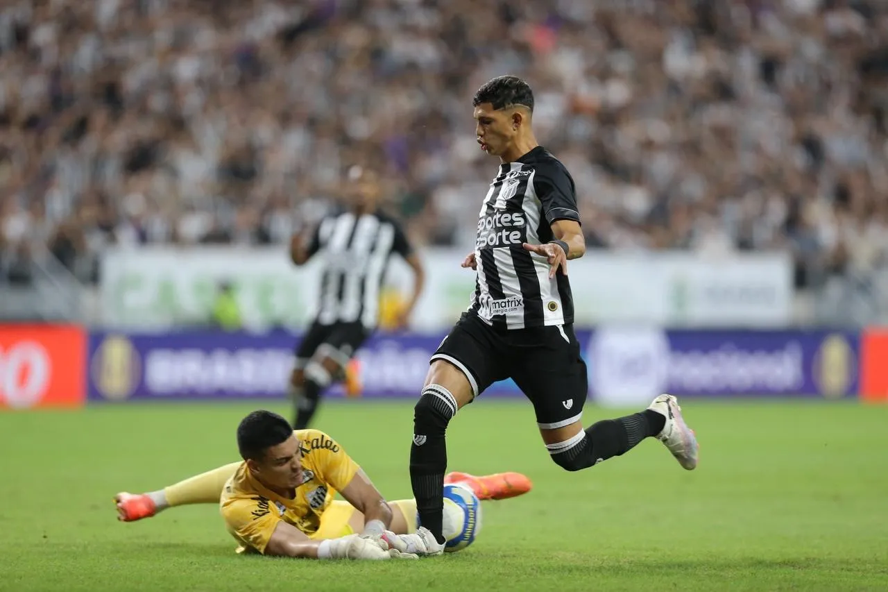 Em estreia de Léo Condé, Ceará perdeu para o Santos por 1 a 0, na Arena Castelão, pela Série B 2024.