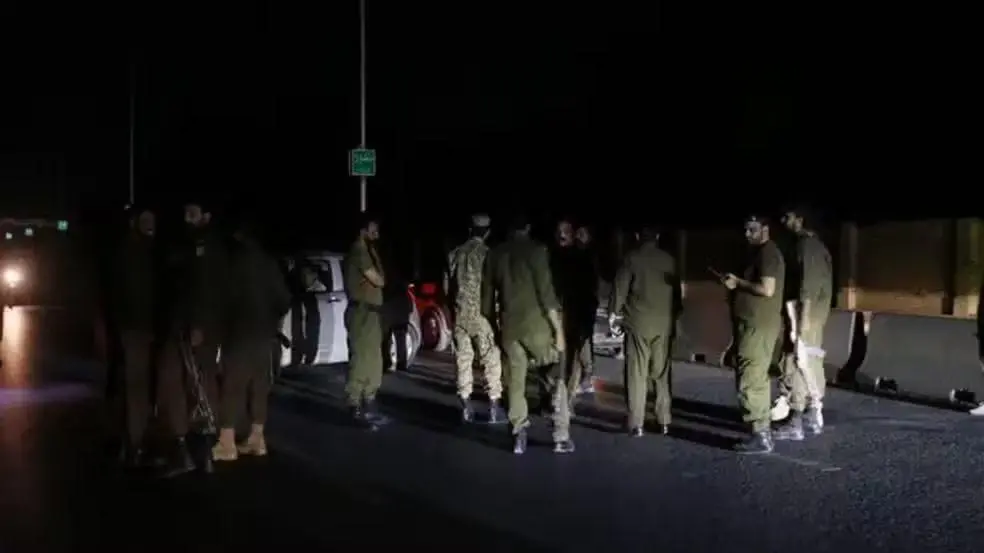 Imagem mostra militares durante conflito