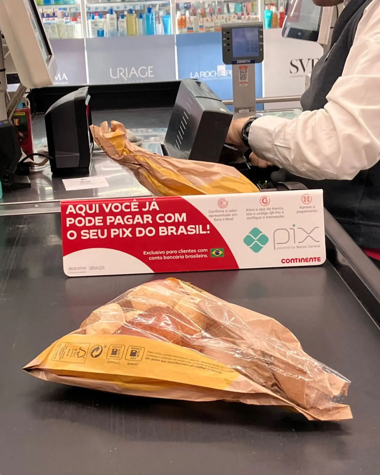 Print da publicação que mostra que um supermercado em Portugal aceita pix