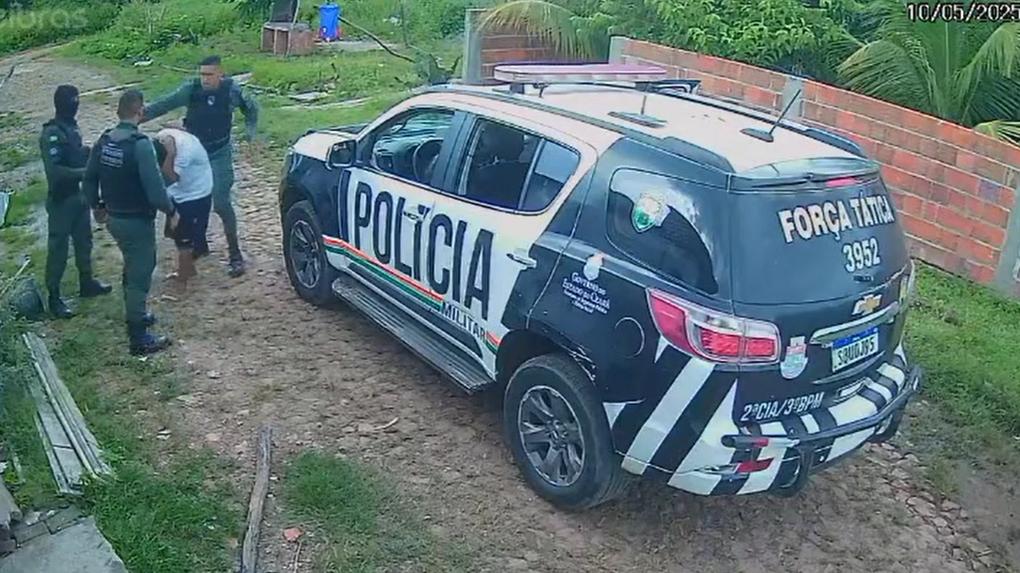 Imagens mostram PMs agredindo homem durante abordagem