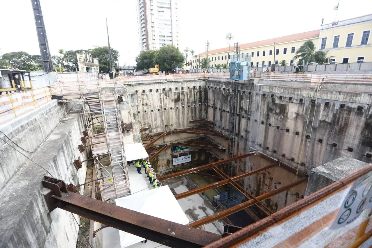 Obras na Estação Colégio Militar da Linha Leste do Metrofor