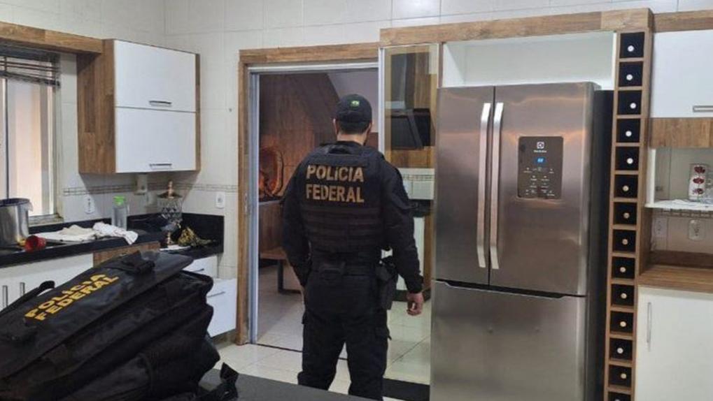 Agente da Polícia Federal em operação contra grupo criminoso no Ceará e em outros oito estados brasileiros