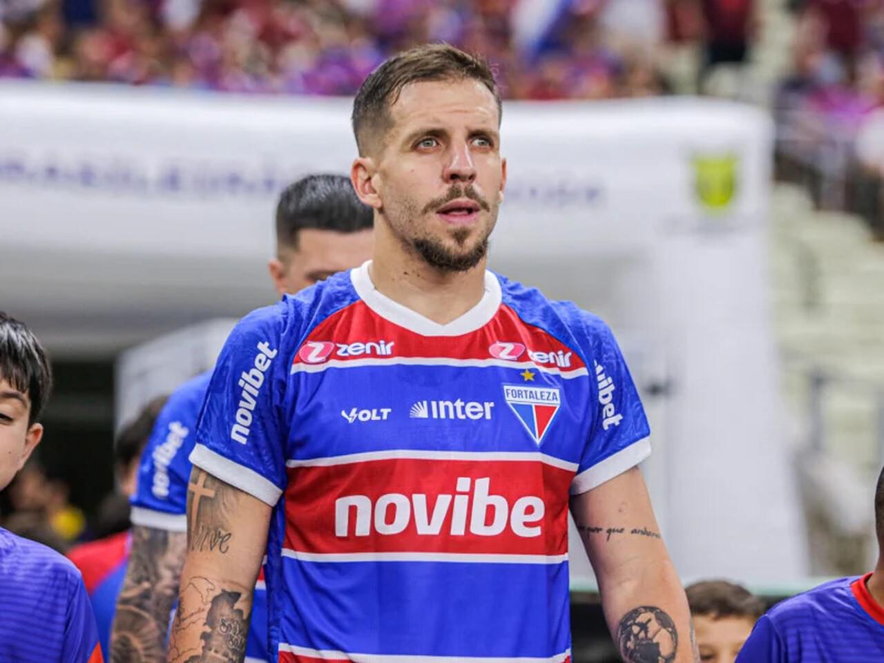 Lucas Sasha em ação pelo Fortaleza