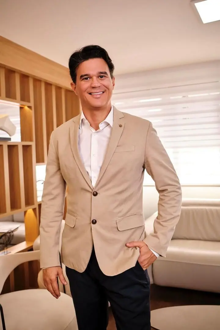 Davi Pontes é médico